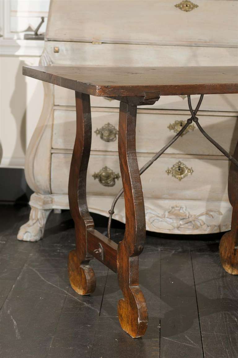 Italian Early 19th Century Stretchered Table with Lyre Legs For Sale 5