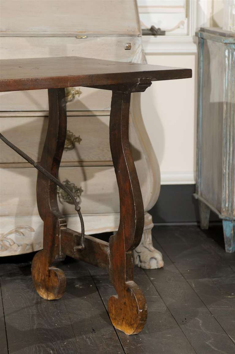 Italian Early 19th Century Stretchered Table with Lyre Legs For Sale 4