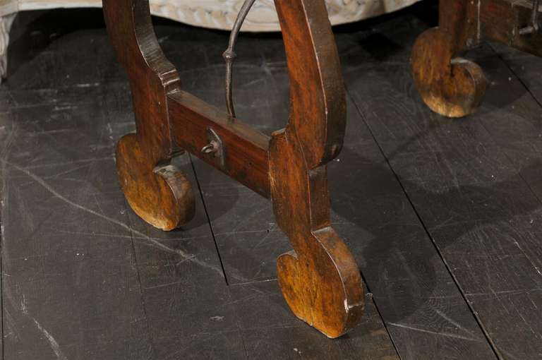 Italian Early 19th Century Stretchered Table with Lyre Legs For Sale 3