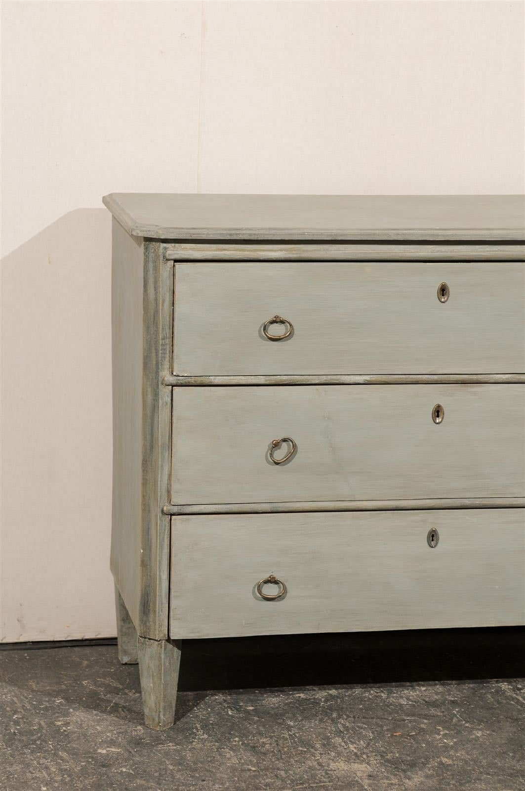 Early 19th Century Swedish Period Gustavian Painted Wood Chest In Good Condition In Atlanta, GA