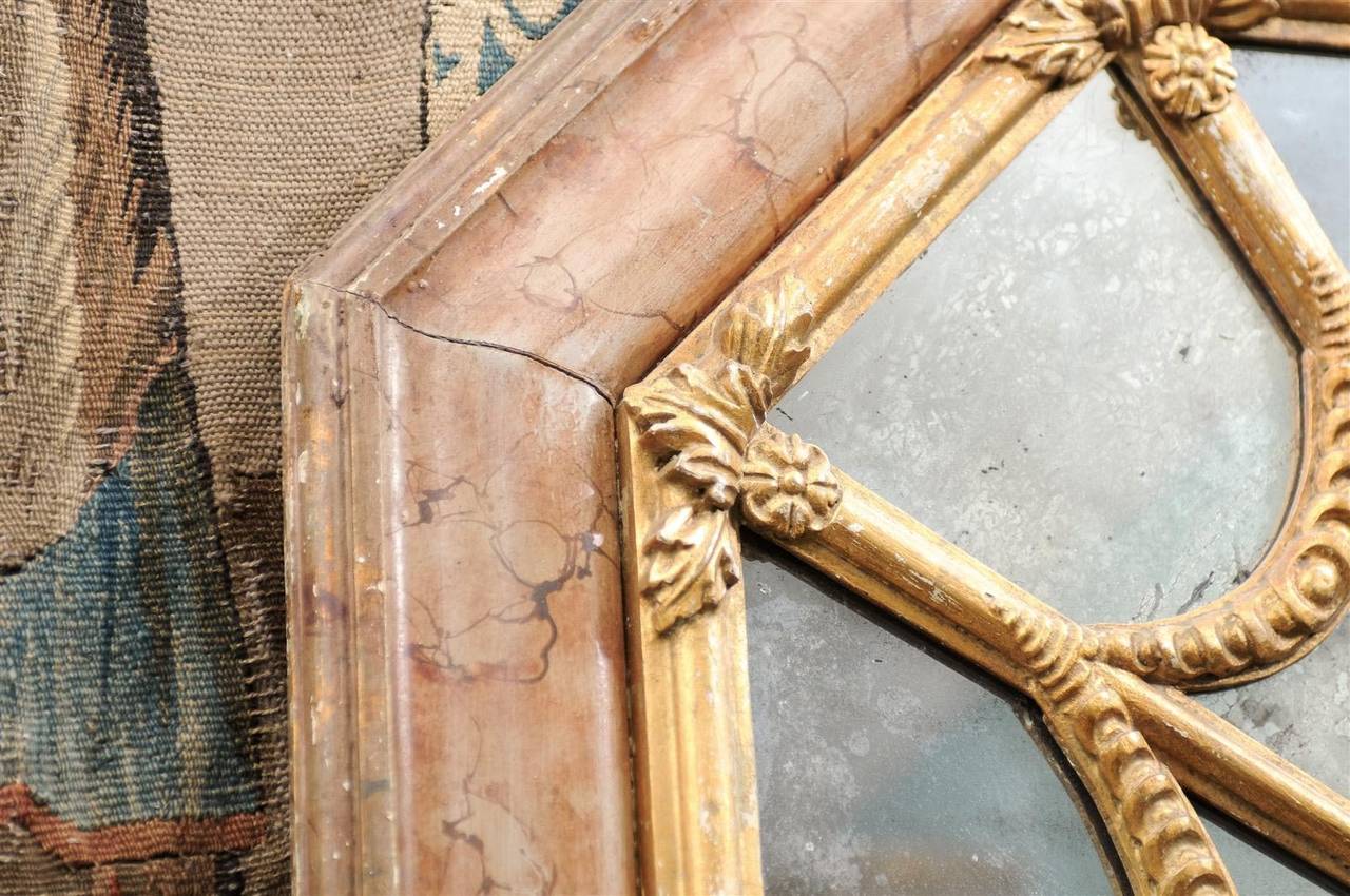 Espejo octogonal italiano del siglo XIX de imitación de mármol en venta 5