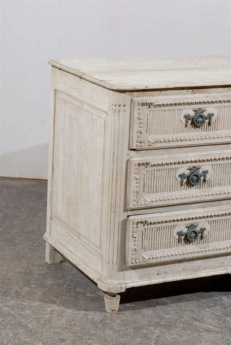 A French Early 19th Century Bleached Oak Three-Drawer Chest In Good Condition In Atlanta, GA