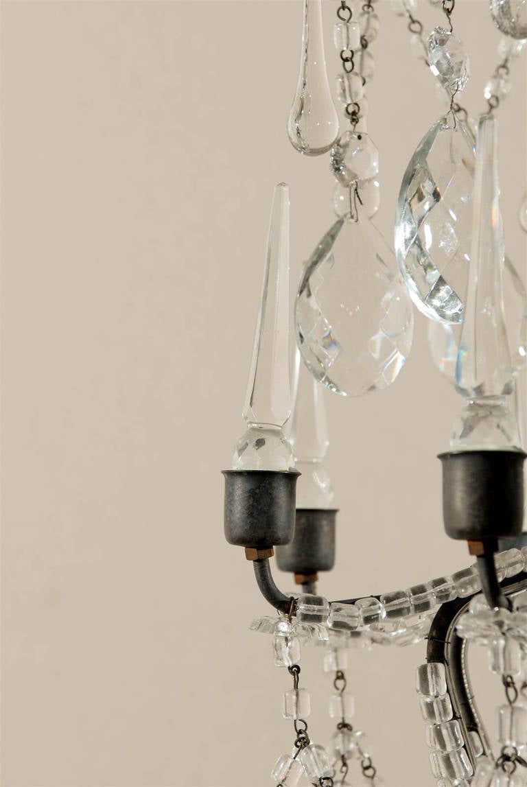 Italienischer achtflammiger Kristall-Kronleuchter mit eleganter Wasserfallplatte aus Kristall  im Angebot 6