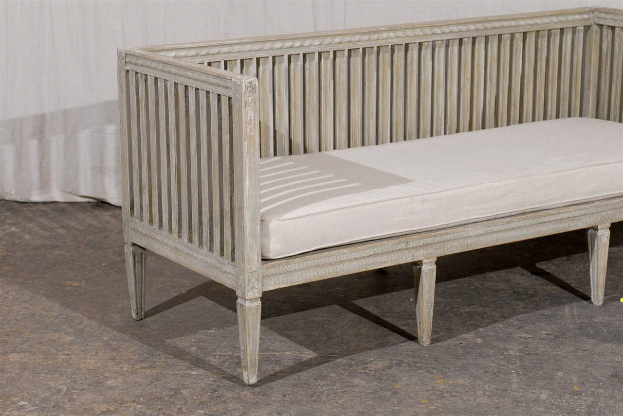 Swedish Early 19th Century Period Gustavian Painted Wood Bench In Good Condition In Atlanta, GA