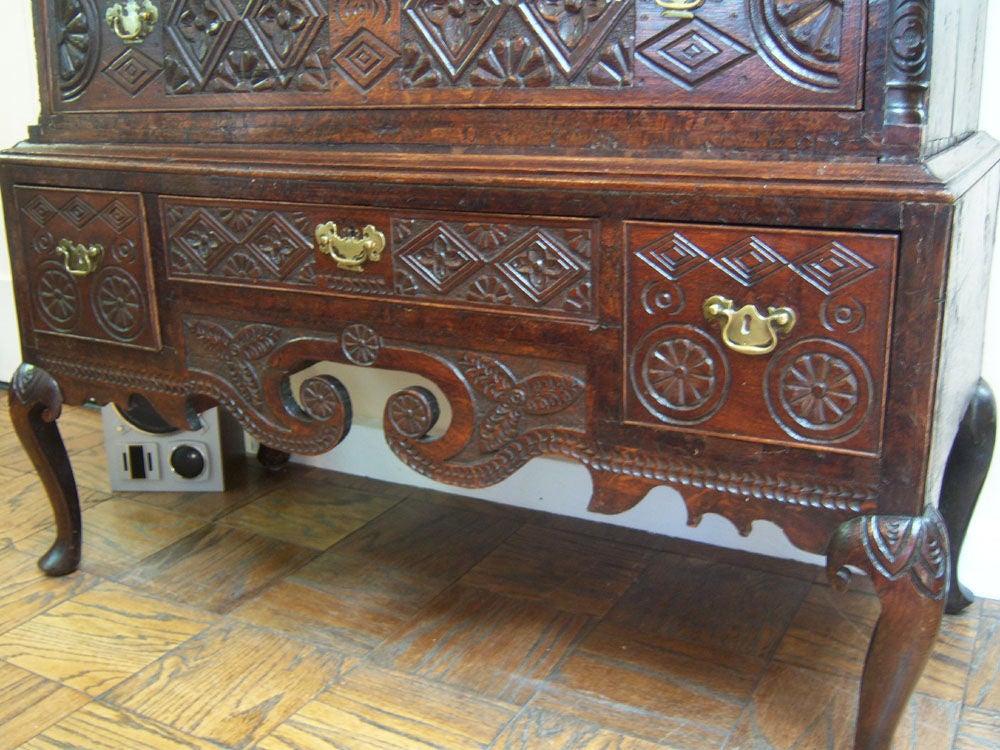 English Carved Oak Chest on Stand In Excellent Condition For Sale In Rancho Santa Fe, CA