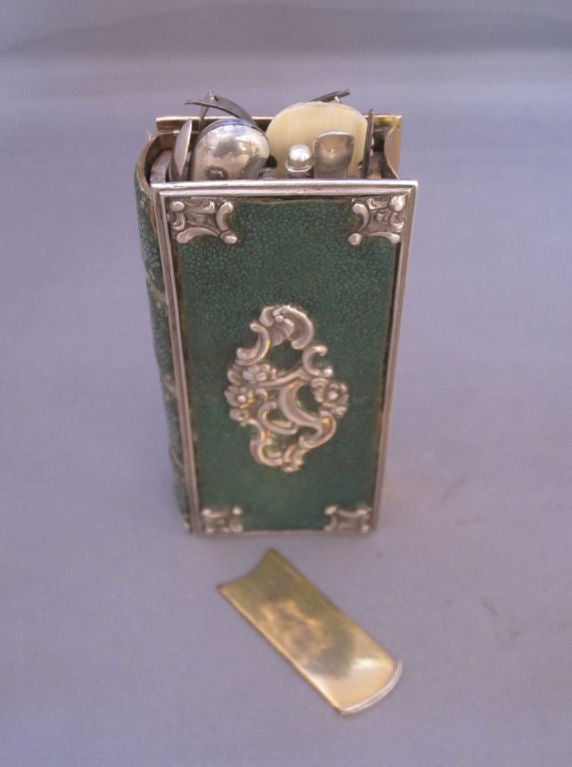 Shagreen and Sterling Silver Book Form Etui In Excellent Condition For Sale In Rancho Santa Fe, CA