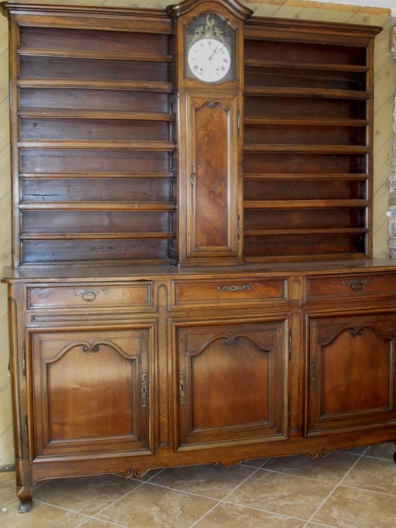 18th Century and Earlier French Régence-Provincial Walnut Vaisselier Featuring A Central Clock For Sale