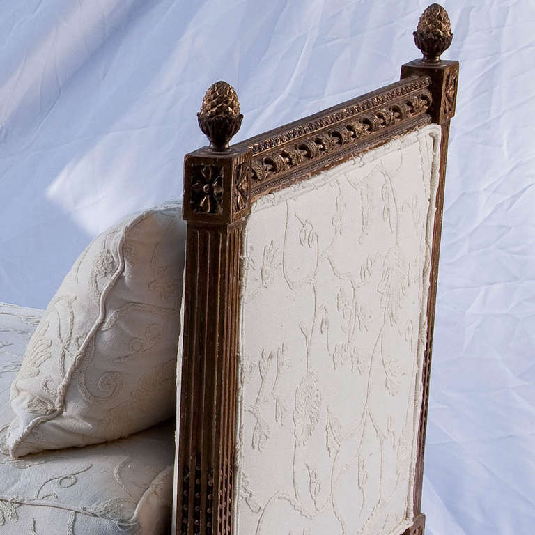 18th Century and Earlier Elegant Louis XVI French Carved Gilt Wood Day Bed For Sale