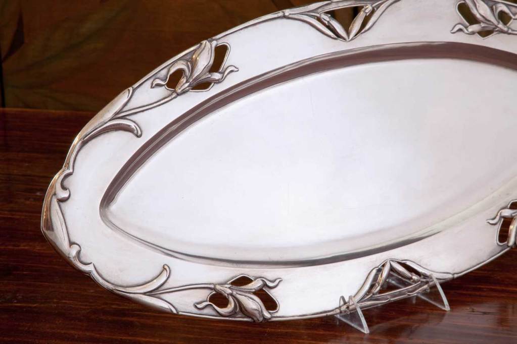 .800 Fineness Silver Wonderful Large Oval Silver Tray In Good Condition For Sale In Rancho Santa Fe, CA