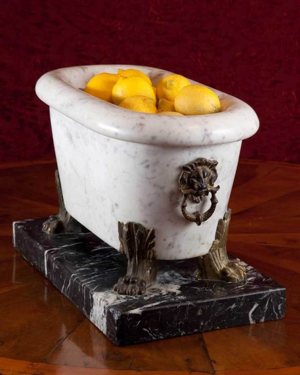 Fabulous Italian Grand Tour marble miniature Roman Bath, circa 1880-1890, with bronze doré lion mask handles and paw feet.