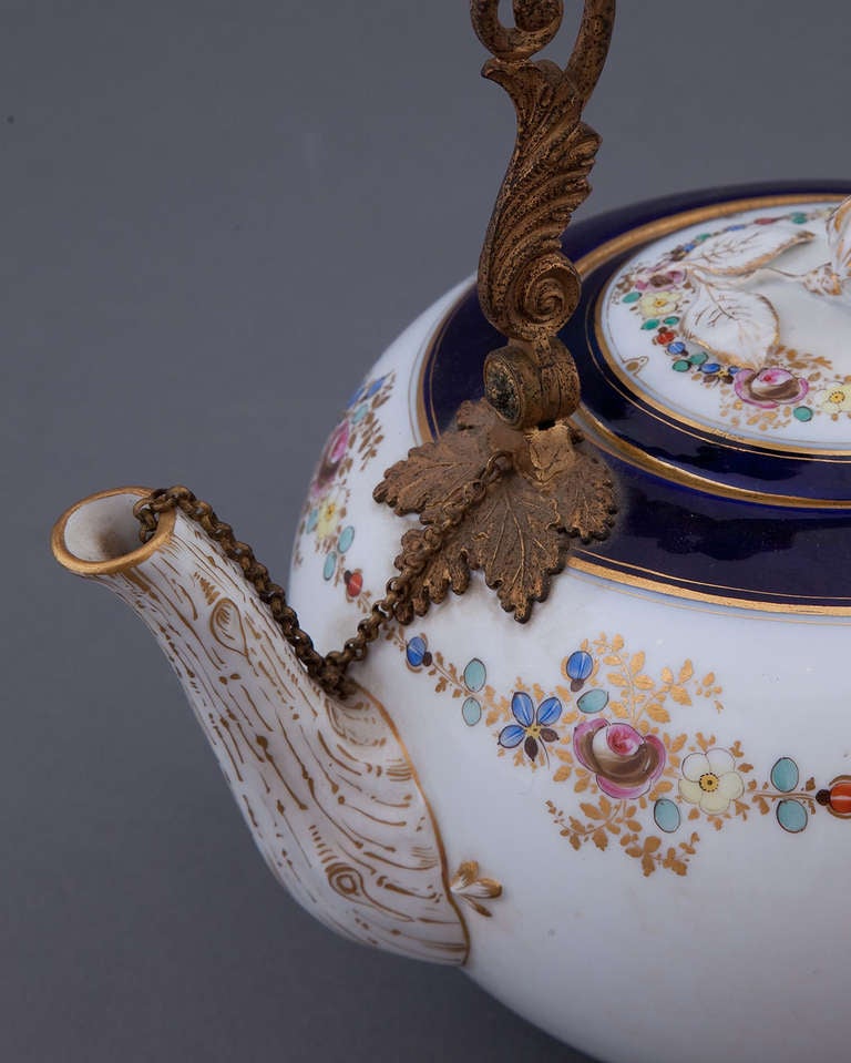 A Rare Meissen Porcelain Teapot, Germany, 19th Century 2
