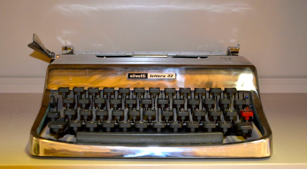 Gleaming Olivetti Lettera 32 by Marcello Nizzoli In Excellent Condition In Oakland, CA