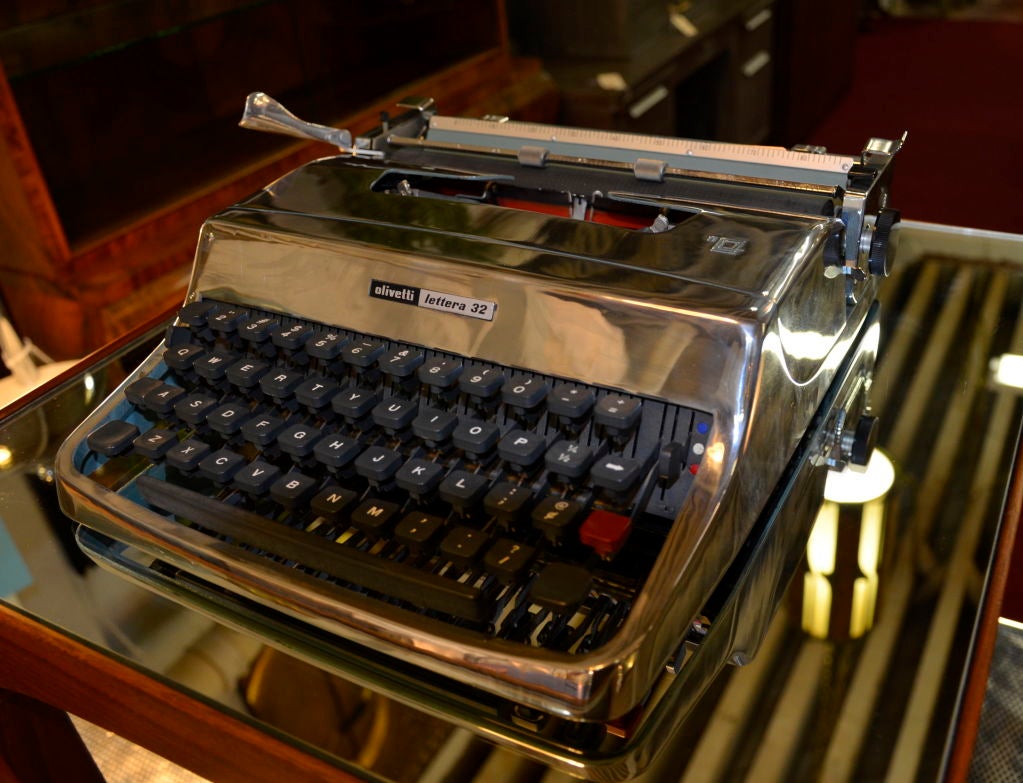 Mid-20th Century Gleaming Olivetti Lettera 32 by Marcello Nizzoli