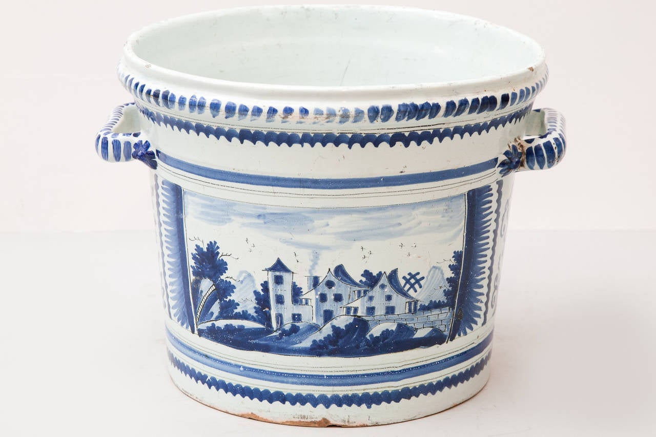 18th Century Blue And White Faience 'Pot A Oranger' In Good Condition In London, GB