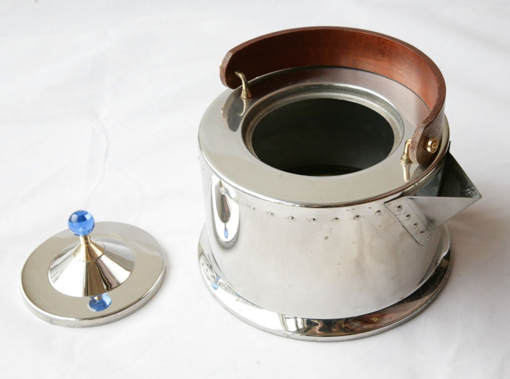 Bodum Electric Kettle in 2023  Electric kettle, Ettore sottsass, Kettle