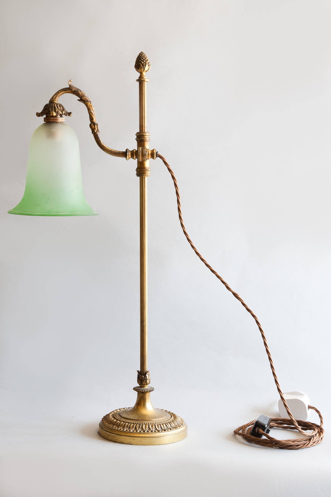 With green glass tulip shade. The light fitting moves up and down the centre stalk.

Small marks and scuffs consistent with age. Currently electrified for the UK.