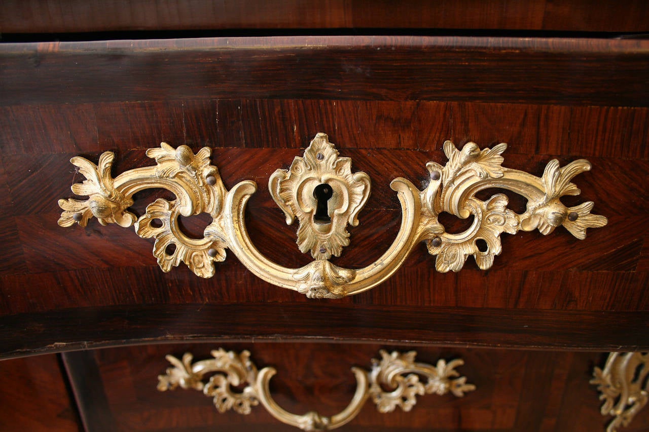 Louis XV Ormolu Mounted Bombe Commode In Good Condition For Sale In London, GB