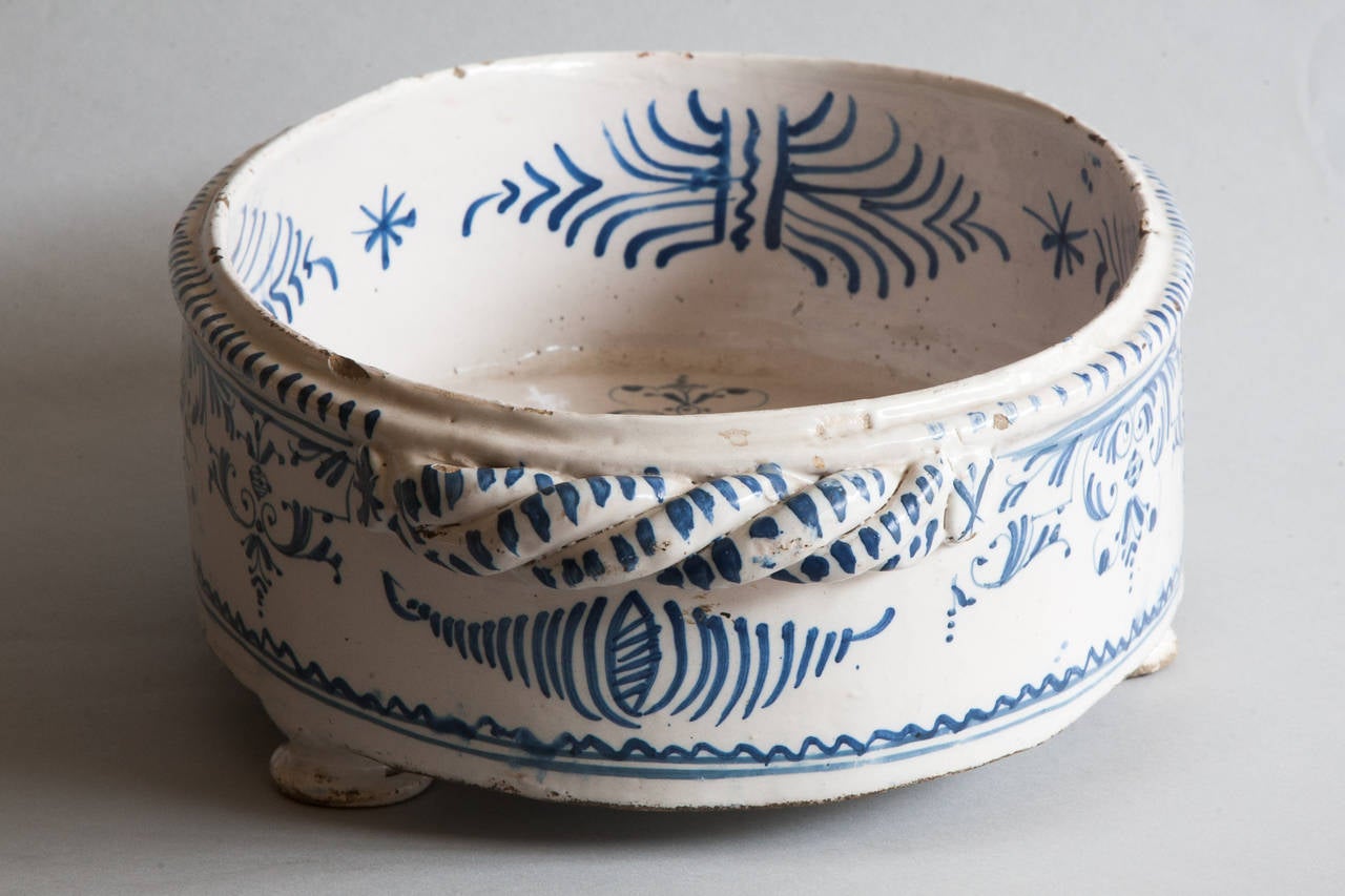 18th Century Blue and White Faience Jardiniere In Good Condition In London, GB