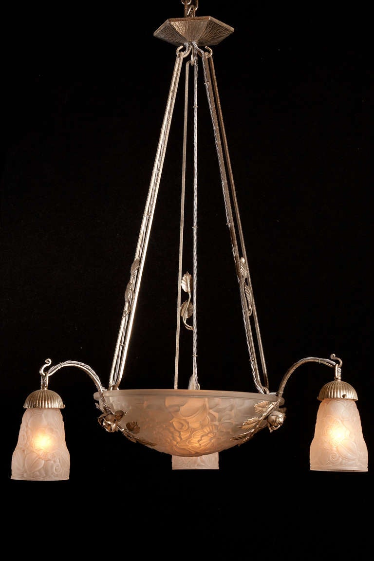 1930's Art Deco French Silver Plated Three Arm Chandelier With Moulded Glass In Good Condition For Sale In London, GB