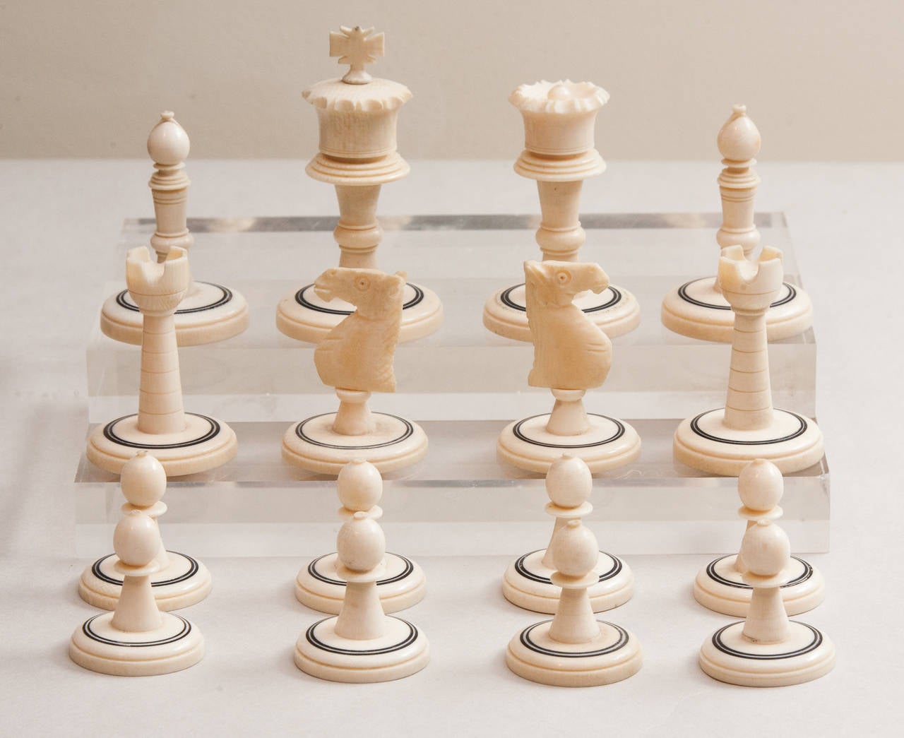 Art Deco Ivory Chess Set In Good Condition In London, GB