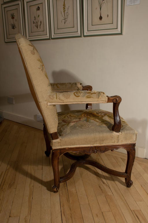 RÈGENCE WALNUT FAUTEUILCirca 1720