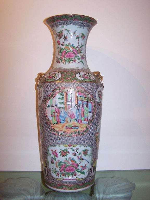 Beautifully detailed Famille Rose Chinese Vase.