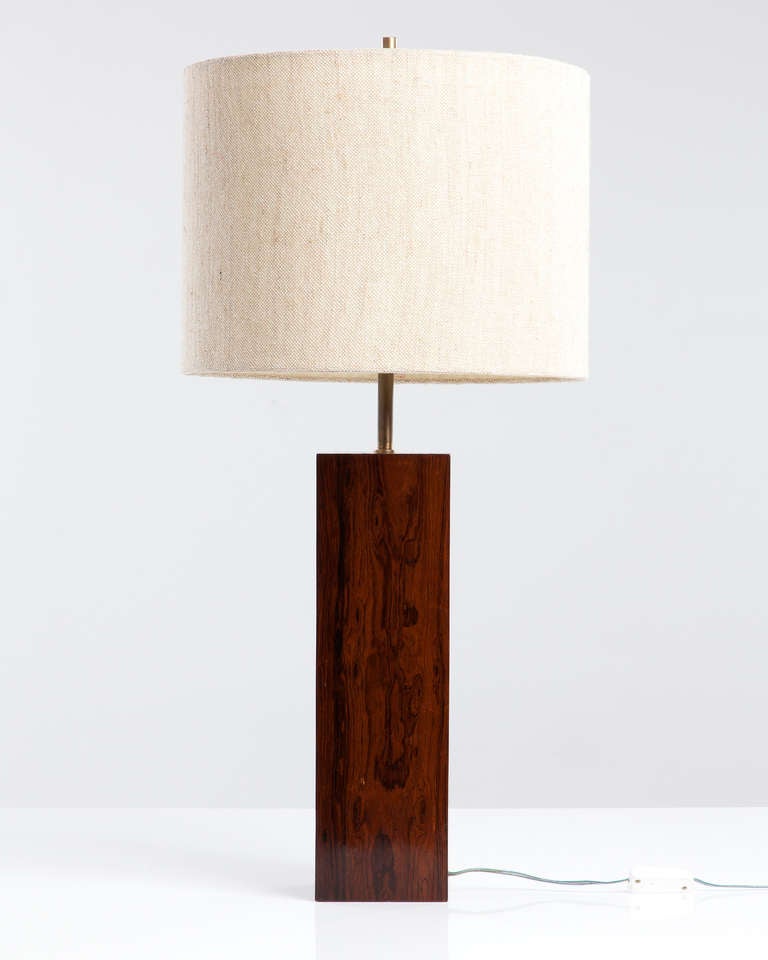 TL294

Table lamp in jacaranda with cylindrical shade. Brazil, 1960s.