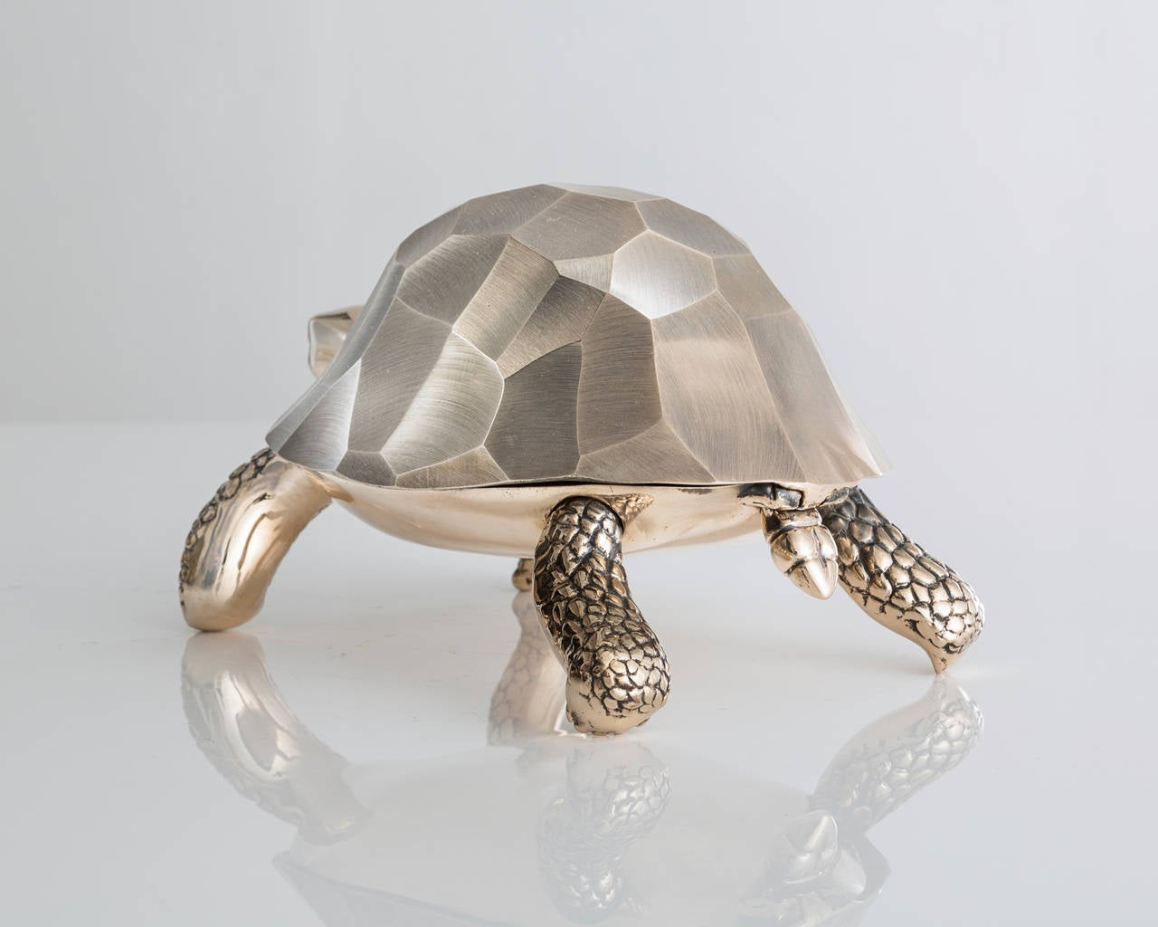 SM5637.

Unique turtle box in polished bronze. Designed and made by David Wiseman, USA, 2014. Edition of 12 and two artist proofs. Signed and numbered, DW11.