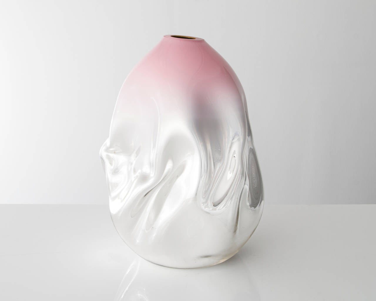 SG1606

Unique crumpled sculptural vessel in rose-pink mirrorized hand-blown glass. Designed and made by Jeff Zimmerman, USA, 2014.