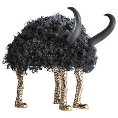 Mini-bête unique "Fluffy" en cuir noir et bronze par les frères Haas