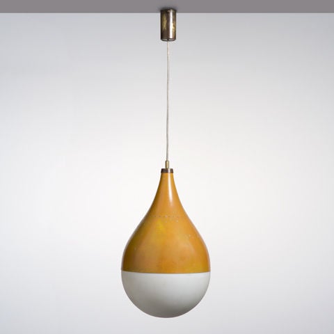 Oval shaped yellow and white hanging lamp in aluminum and glass. Produced by Stilnovo, Italy, circa 1956.
