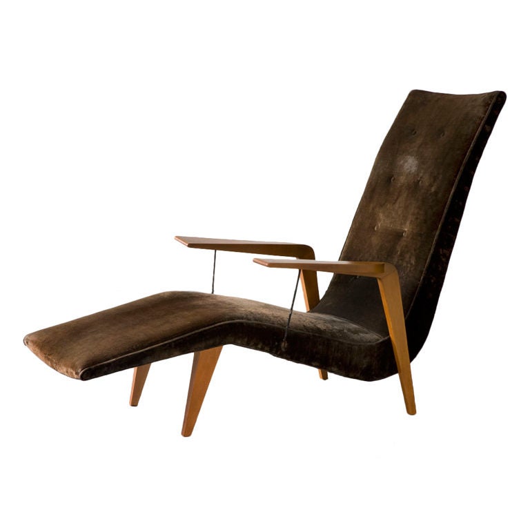 Chaise lounge in caviona wood with upholstered seat. Designed by Joaquim Tenreiro for a private commission in the Flamengo neighborhood of Rio de Janeiro, Brazil, 1950s.