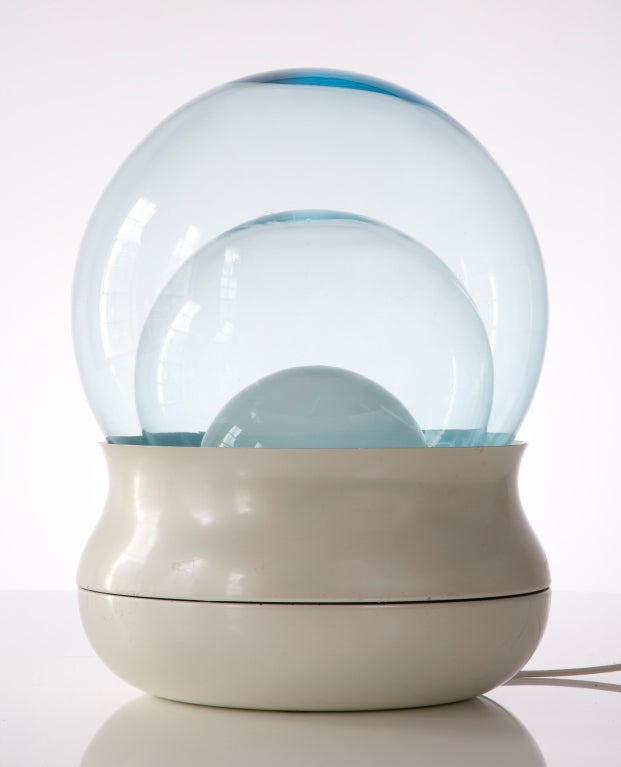 TL278

Lampe de table avec base en aluminium et abat-jour en verre de couleur opale. Produit par Stilnovo, Italie, 1968.