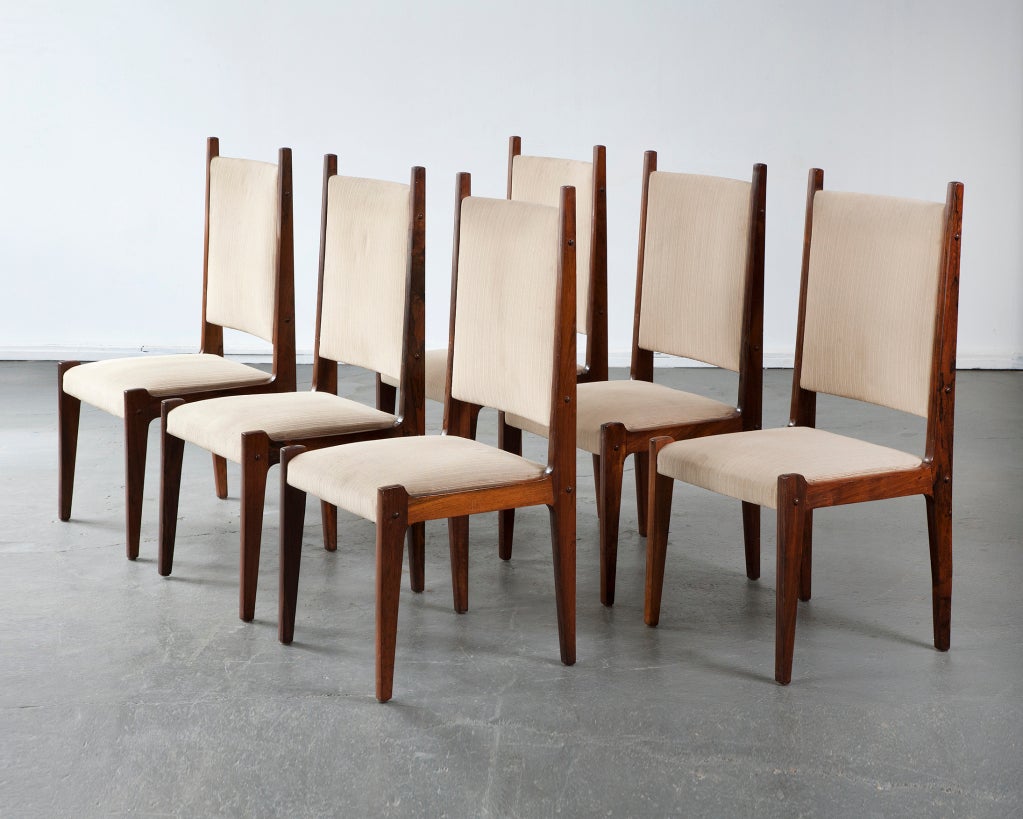 Set of six chairs. Designed by Sergio Rodrigues, Brazil, 1970s. Measures: Seat: 18