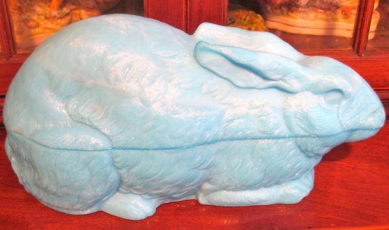 19th Century American Milk Glass Bunny In Excellent Condition In Southampton, NY