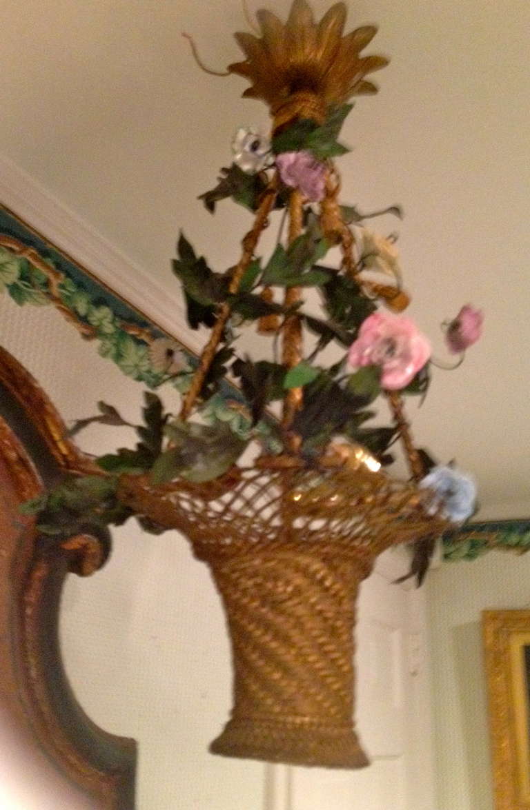 Französischer Blumenkorb-Kronleuchter aus dem späten 19. Jahrhundert (Napoleon III.) im Angebot