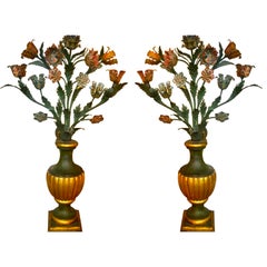 Coppia di magnifici grandi fiori di tole francesi del XIX secolo dipinti in modo originale
