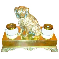 Englisches Hunde Tintenfass aus Messing und Milchglas aus dem 19. Jahrhundert