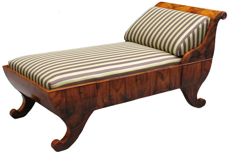 Large and comfortable, uniquely sculptured designed Biedermeier daybed. Tub-shaped foot rail and head rail which continues forming the powerful 