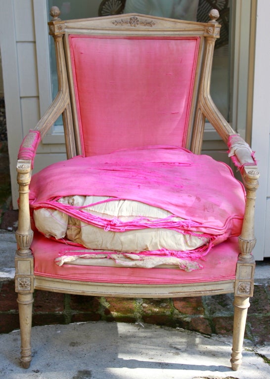 Louis VXI Beacon Hill Vogue pink torn upholstered Bergeres 2