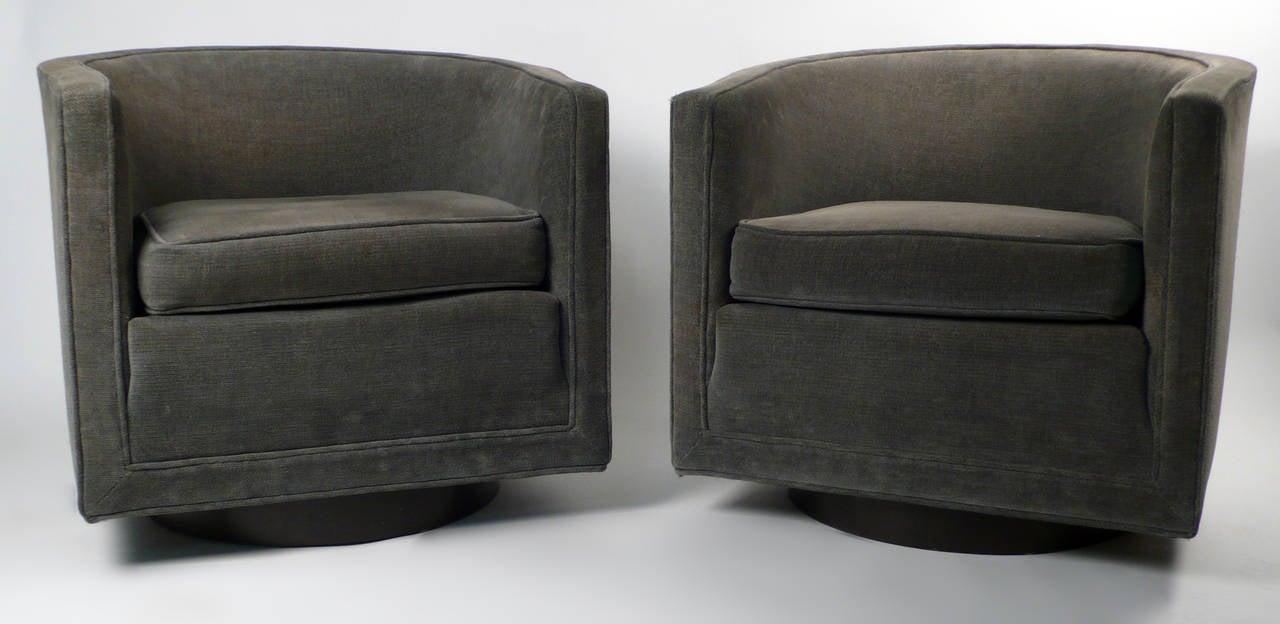 Swivel Lounge Chairs Designed by Edward Wormley for Dunbar In Good Condition In Dallas, TX