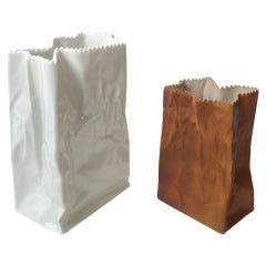 Vases en forme de sac en papier en porcelaine Tapio Wirkkala