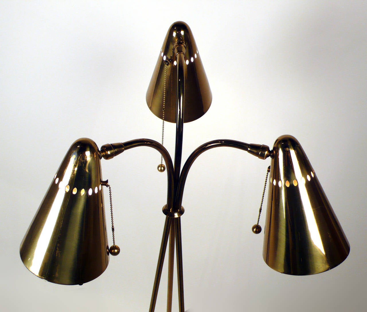 Mid-Century Tripod Floor Lamp In Good Condition For Sale In Dallas, TX
