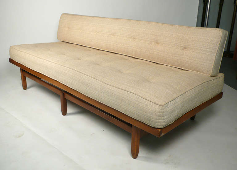 Sofa or daybed designed in the style of Harvey Probber. Seat height 17.5