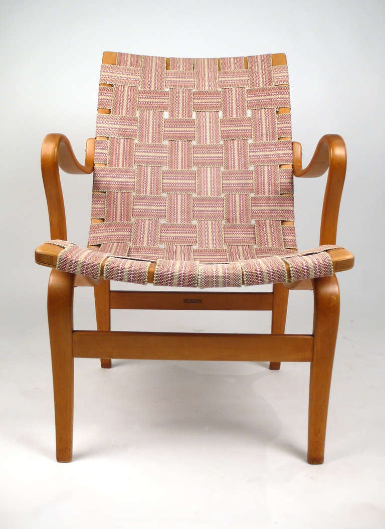 Early bent beechwood Eva easy chair designed by Bruno Mathsson. This is an early edition produced by Firma Karl Mathsson and produced in Sweden.