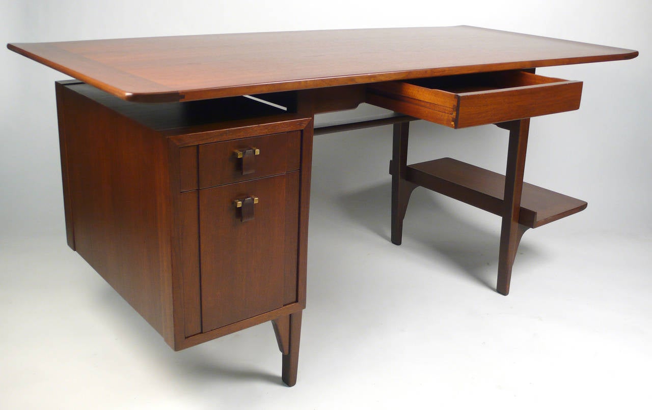 Mid-Century Modern Rare Edward Wormley for Dunbar Model 5735 Desk