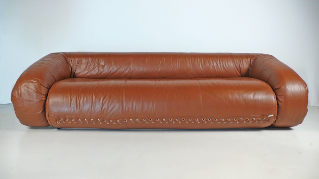 Anfibio Convertible sofa designed by Allessandro Becchi and produced in Italy by Giovanetti. This is an extremely rare example in completely original conditon. Looks as though it has never been used. Excellent for small quarters or extra company.