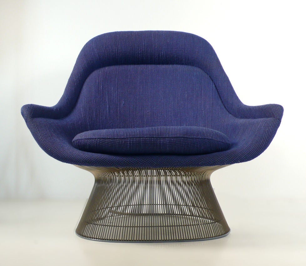 High back Warren Platner Lounge chair for Knoll. Original blue upholstery. Foam is very resilient and the zince plated wire is free of corosion and is in excellent shape.
