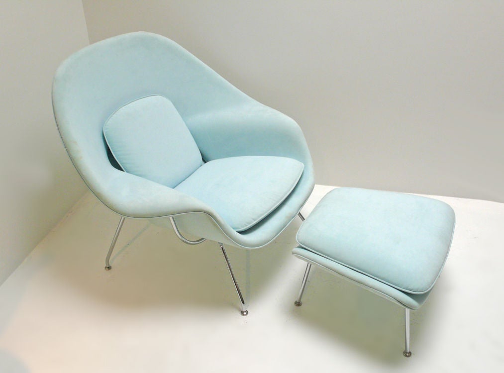 Designed in 1948 by Eero Saarinen this is a recent example produced by Knoll.