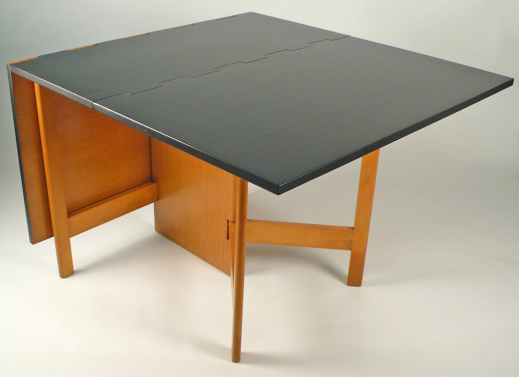 Nelson Gate Leg Dining Table In Excellent Condition In Dallas, TX